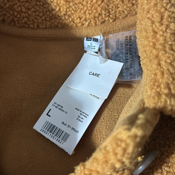 uniqlo windproof outer fleece jacket. LARGE - Picture 3 of 5